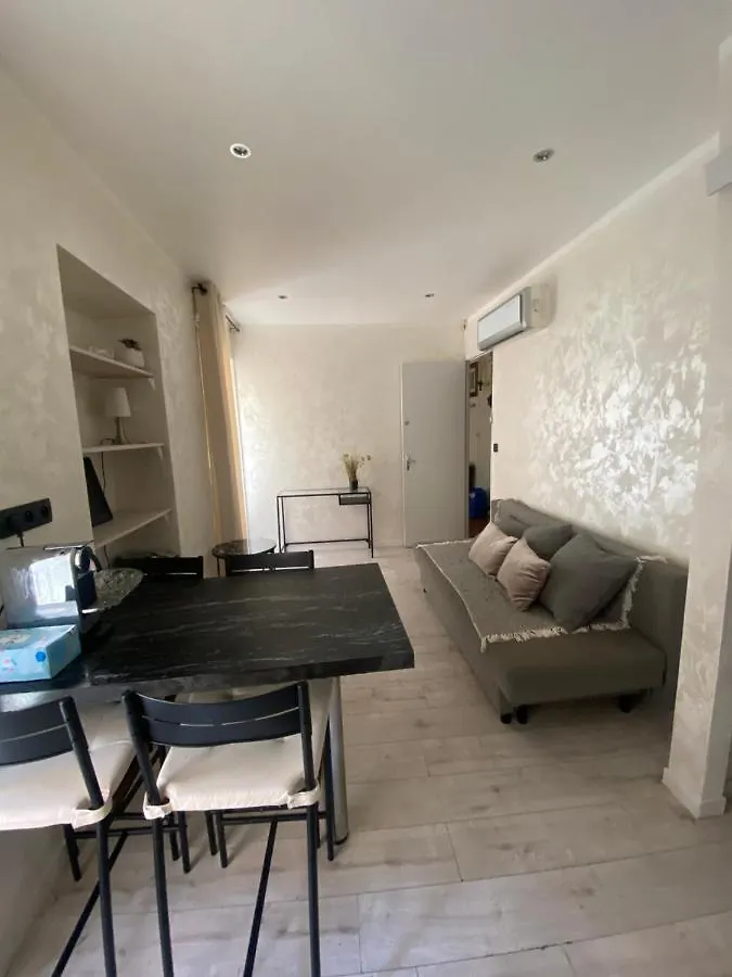 Apartment Le Suquet, Old Town, Cannes Center, 2 Rooms Appt, Public Parking France